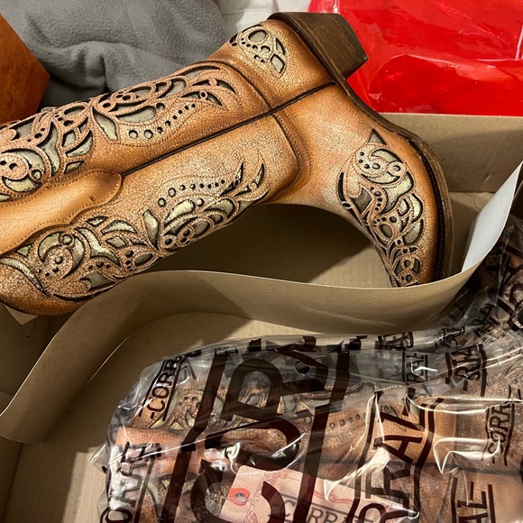 Corral Tan Leather Heeled Cowboy Boots with Sparkly Details - Picture 2 of 5